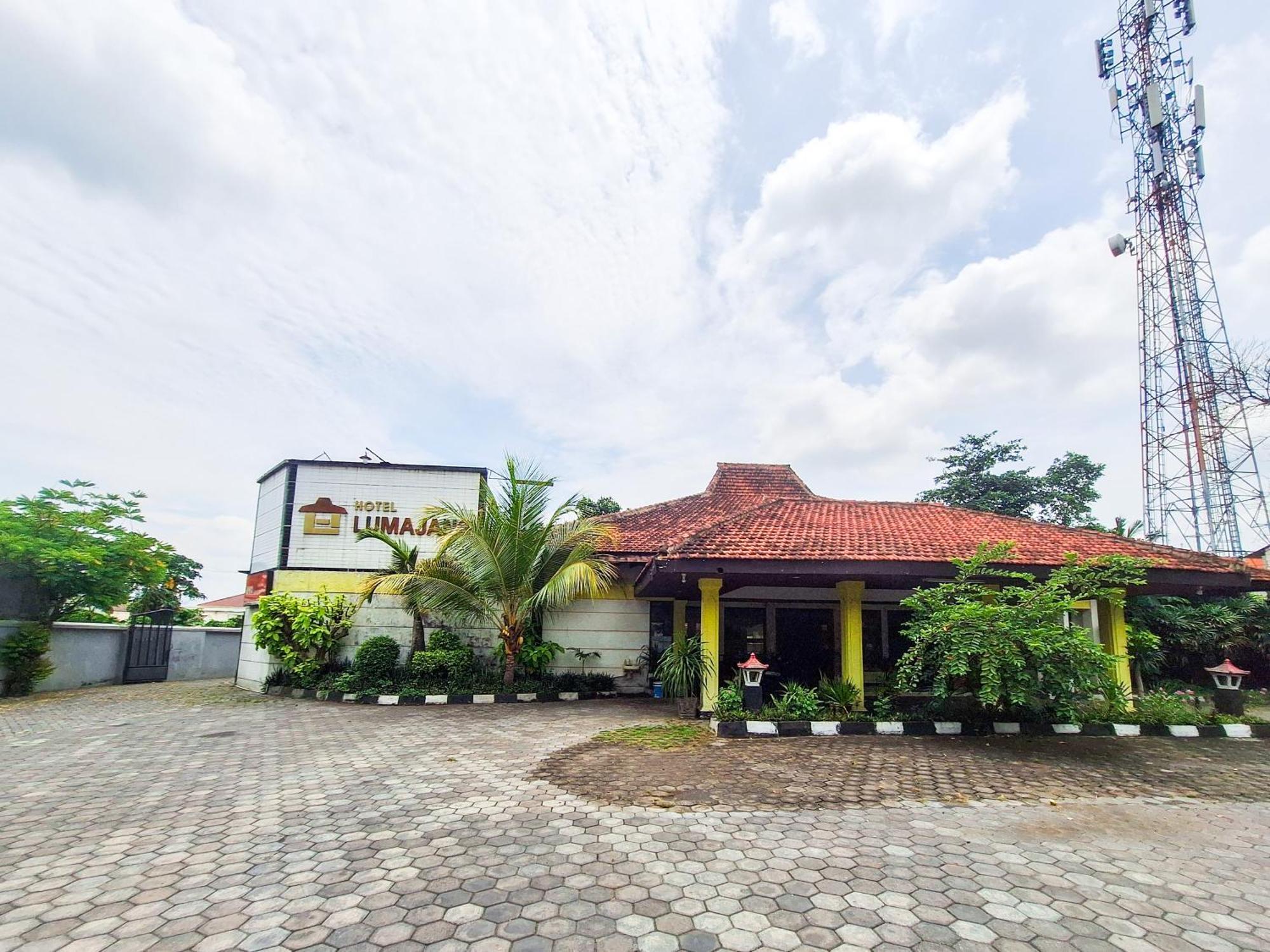Reddoorz Near Stadion Semeru Lumajang Jawa Timur Bagian luar foto