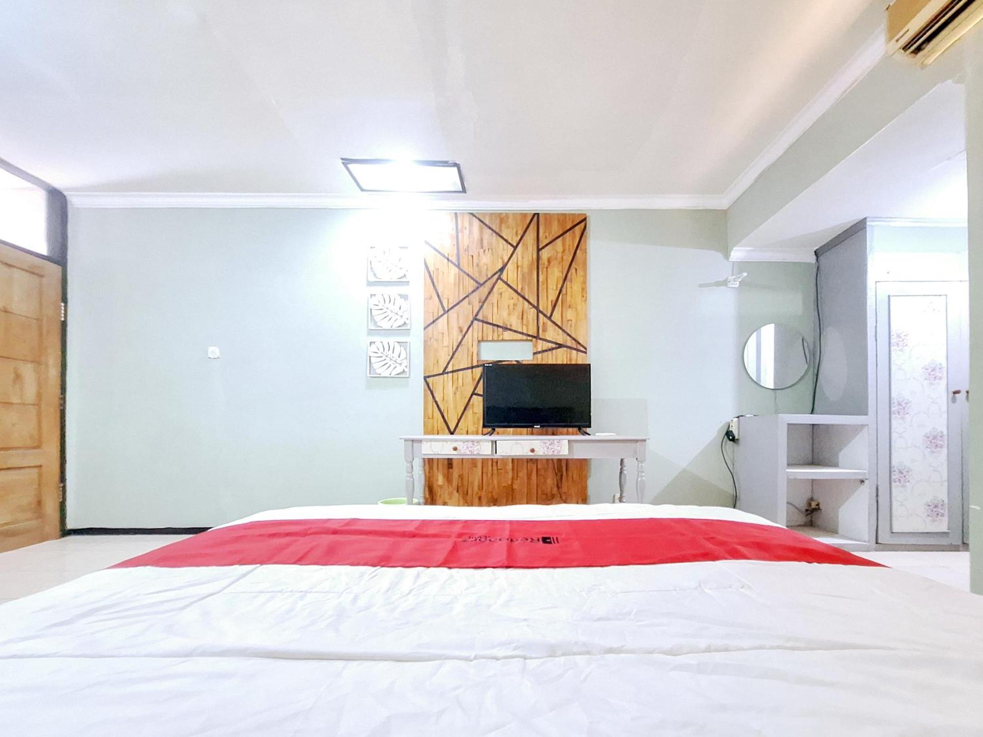 Reddoorz Near Stadion Semeru Lumajang Jawa Timur Bagian luar foto
