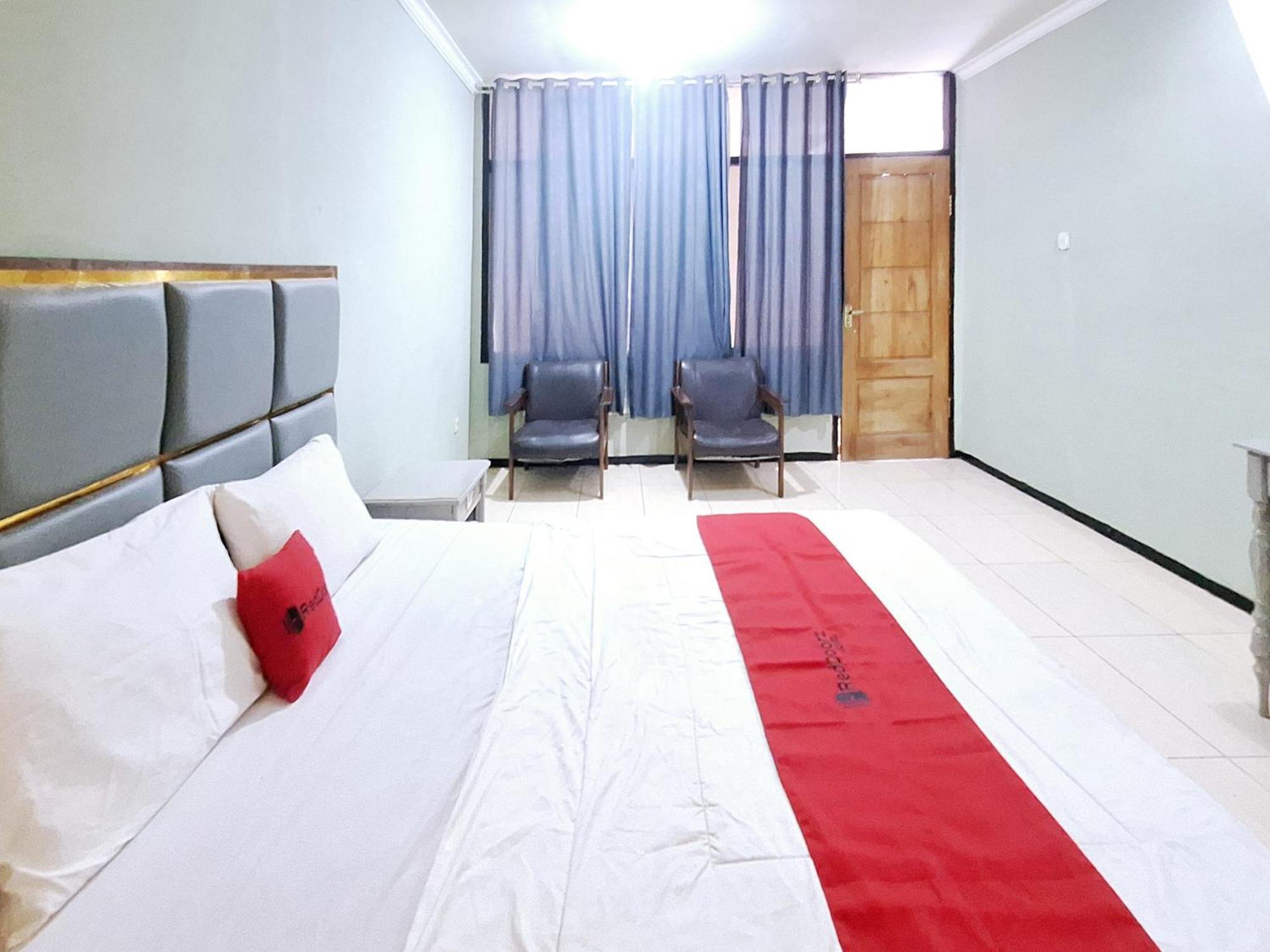 Reddoorz Near Stadion Semeru Lumajang Jawa Timur Bagian luar foto