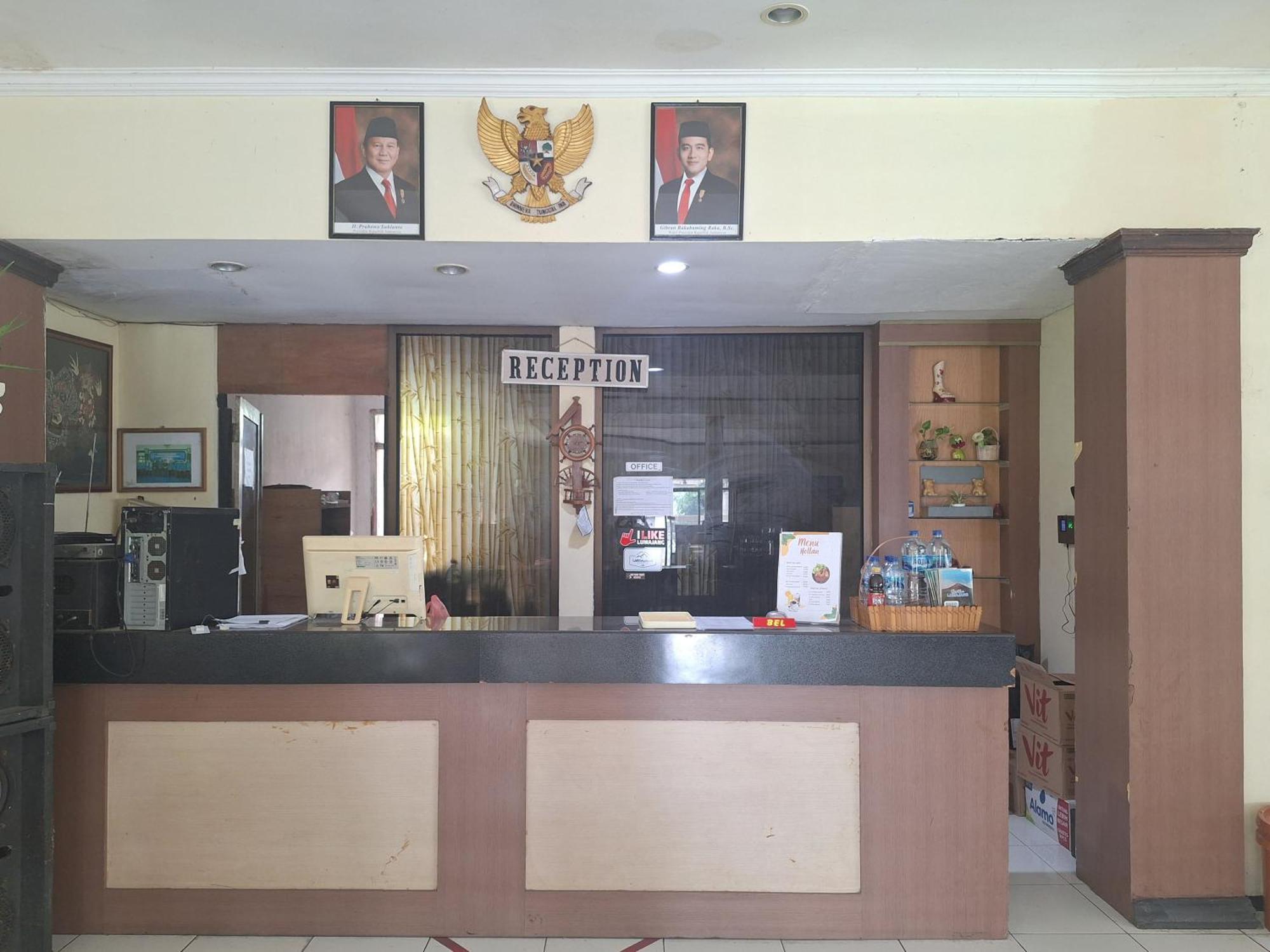 Reddoorz Near Stadion Semeru Lumajang Jawa Timur Bagian luar foto