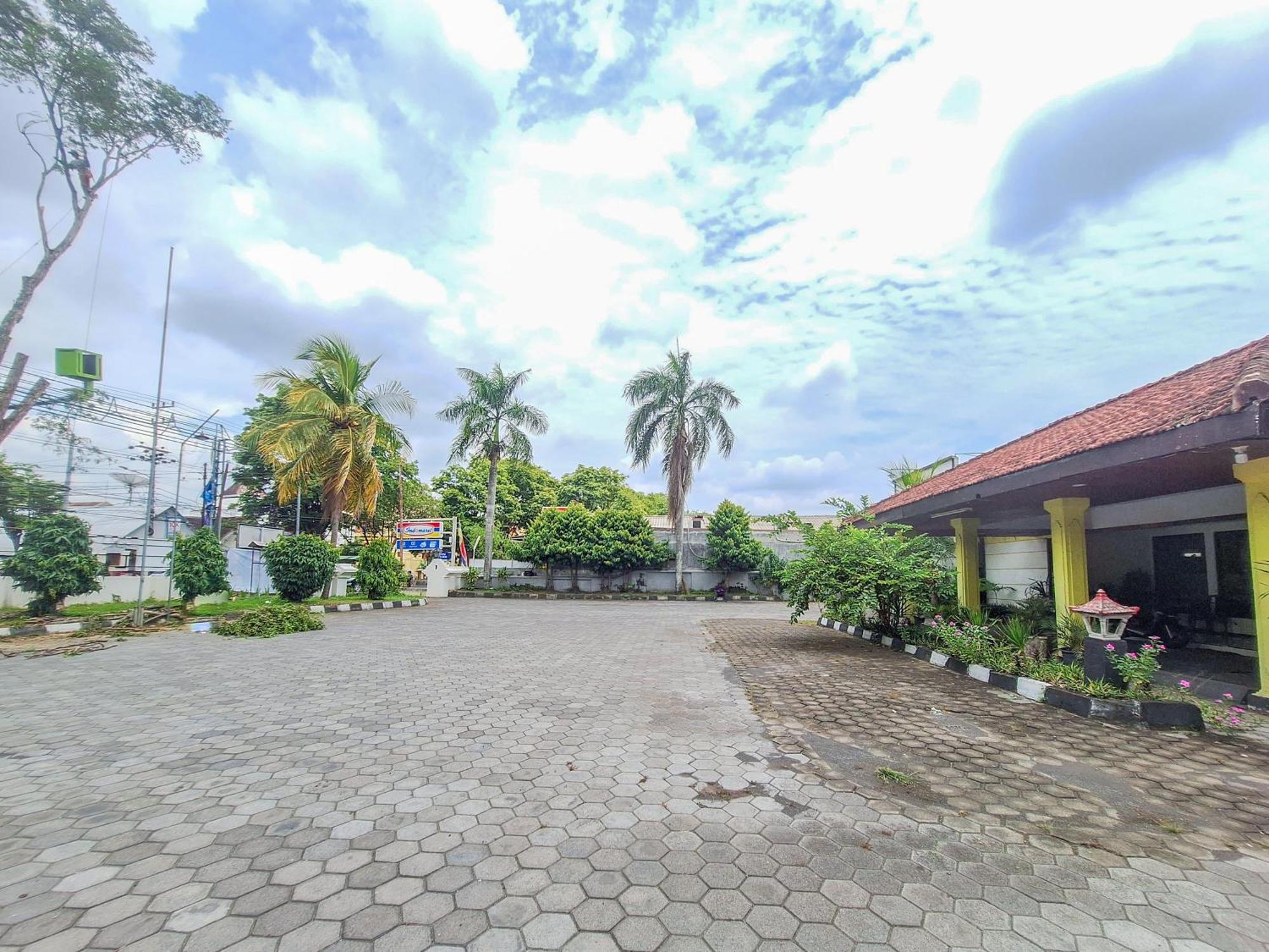 Reddoorz Near Stadion Semeru Lumajang Jawa Timur Bagian luar foto